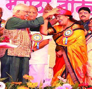 Artists do one drama | कलाकारांनी एक तरी नाटक करावे Artists do one drama | कलाकारांनी एक तरी नाटक करावे