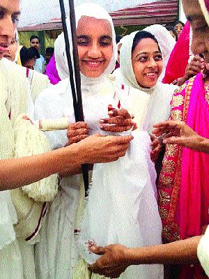 Concluded Aishwarya's Convocation | ऐश्वर्याबेन यांचा दीक्षांत सोहळा संपन्न