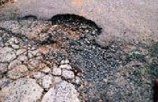 After all, the work of 'that' road started | अखेर 'त्या' रस्त्याच्या कामाला सुरुवात