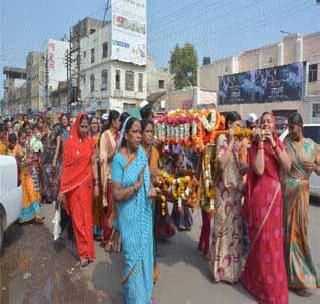 Devotees left for devotional worship | भक्तिरसात न्हाऊन निघाले भक्तगण