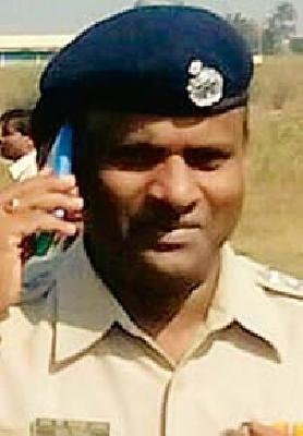 Police training in martyrs land | शहीद भूमीतील पोलिसांची कसरत