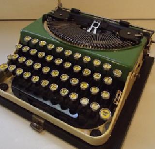 Increase in illegal typing centers | बेकायदा टंकलेखन केंद्रांत वाढ