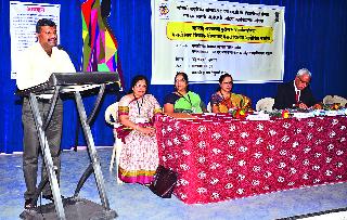 Marathi should be reliably | मराठी व्यवहारसापेक्ष व्हावी