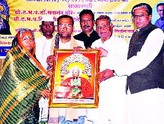 Continuing the English Literature from the British Raj | ब्रिटिश राजवटीपासून इंग्रजी साहित्याचे अनुकरण सुरू Continuing the English Literature from the British Raj | ब्रिटिश राजवटीपासून इंग्रजी साहित्याचे अनुकरण सुरू