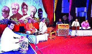 Upali Ganapwanee Nashikar received the song | आगळी गानपर्वणी नाशिककरांना लाभली Upali Ganapwanee Nashikar received the song | आगळी गानपर्वणी नाशिककरांना लाभली