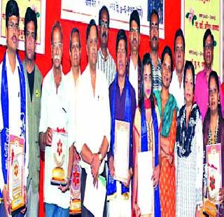 Work on social commitment: Dharmadhikari | सामाजिक बांधिलकीतून कामे करा : धर्माधिकारी Work on social commitment: Dharmadhikari | सामाजिक बांधिलकीतून कामे करा : धर्माधिकारी