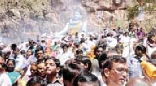 Mahadeva's carrot packed with Pratapgad | महादेवाच्या गजराने दुमदुमले प्रतापगड