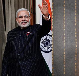 The bid for Modi's bid for the first time was about Rs | मोदींच्या त्या सूटसाठी लागली सव्वा कोटींची बोली The bid for Modi's bid for the first time was about Rs | मोदींच्या त्या सूटसाठी लागली सव्वा कोटींची बोली