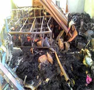 12 lacs damaged in fire paving material | मंडप साहित्याला आग लागून १२ लाखाचे नुकसान 12 lacs damaged in fire paving material | मंडप साहित्याला आग लागून १२ लाखाचे नुकसान