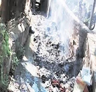 City 'Pile' | शहरात कचऱ्याचे ‘ढीग’ City 'Pile' | शहरात कचऱ्याचे ‘ढीग’