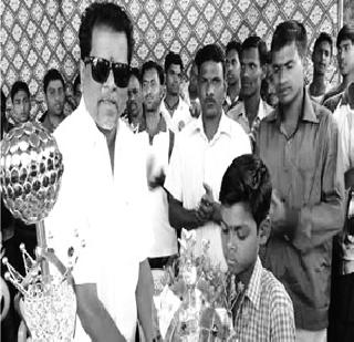 The tribal child's 'bravery award' glorified 'tribute' | त्या आदिवासी मुलाचा ‘शौर्य पुरस्काराने’ गौरव The tribal child's 'bravery award' glorified 'tribute' | त्या आदिवासी मुलाचा ‘शौर्य पुरस्काराने’ गौरव