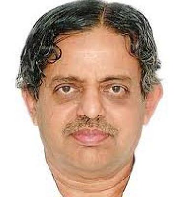 Kejriwal will help Modi's yagguru to get rid of cough | खोकलामुक्तीसाठी केजरीवाल घेणार मोदींच्या योगगुरूंची मदत