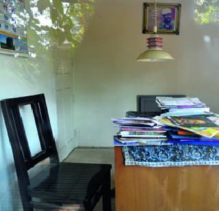 Empty chairs ... scattered books | रिकामी खुर्ची... विखुरलेली पुस्तकं