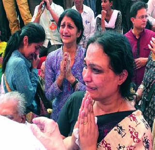 Girls, sun, grand children mute ... | मुली, सून, नातवंडे नि:शब्द...