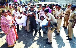 Composite response to 'Nashik Bandh' | ‘नाशिक बंद’ला संमिश्र प्रतिसाद Composite response to 'Nashik Bandh' | ‘नाशिक बंद’ला संमिश्र प्रतिसाद