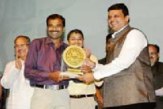 Make the safety 'She's Life'! | सुरक्षितता ‘वे आॅफ लाईफ’ बनावी! Make the safety 'She's Life'! | सुरक्षितता ‘वे आॅफ लाईफ’ बनावी!