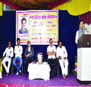 Will give priority to the progress of graduates - Patil | पदविधरांच्या प्रगतीला प्राधान्य देणार - पाटील