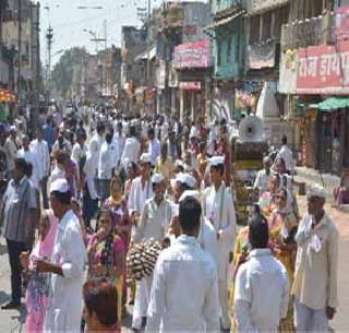 Message of cleanliness from the Festival of Gadgebaba Jayanti Utsav Samiti | गाडगेबाबा जयंती उत्सव समितीच्या शोभायात्रेतून स्वच्छतेचा संदेश