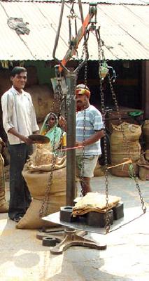 The corporation pumped 17.16 crores | महामंडळाने थकविले १७.१६ कोटींचे चुकारे