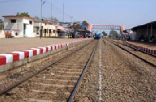 There is nothing on the project left | रखडलेल्या प्रकल्पांवर काहीच नाही