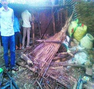 Domestic cylinders explosion at Khedda | खेर्डा येथे घरगुती सिलिंडरचा स्फोट