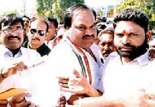 Dongargaon waiting for rehabilitation | डोंगरगाव पुनर्वसनाच्या प्रतीक्षेत Dongargaon waiting for rehabilitation | डोंगरगाव पुनर्वसनाच्या प्रतीक्षेत