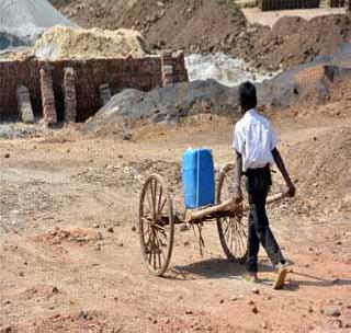 Child's future is over | बालकांचे भविष्य अधांतरी