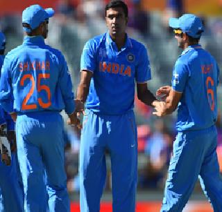 India's captivating look at UAE | यूएईवर भारताचा दिमाखदार