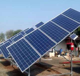 Irrigation on the field for the first time in the solar panel in Vidarbha! | विदर्भात प्रथमच सोलर पॅनलद्वारे शेतावर सिंचन!
