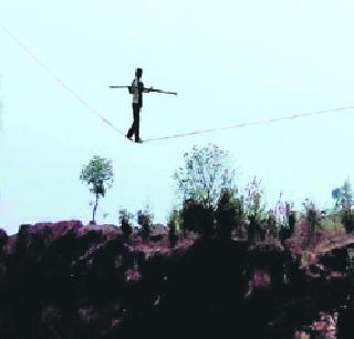 National record of running the ropes of Choparda | चोपड्याच्या तरुणाचा दोरीवर चालण्याचा राष्ट्रीय विक्रम National record of running the ropes of Choparda | चोपड्याच्या तरुणाचा दोरीवर चालण्याचा राष्ट्रीय विक्रम