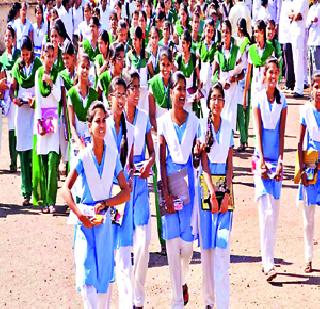 Baba, the paper went easy; Resolved all the questions in time! | बाबा, पेपर सोपा गेला; वेळेत सर्व प्रश्न सोडवले!