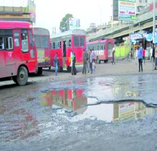 Bhiwandi ST station 'Khadya' | भिवंडी एस.टी.स्थानक ‘खड्ड्यात’