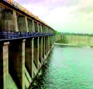 The water from the Khadakapurna dam is over | खडकपूर्णा धरणाचे पाणी पेटले The water from the Khadakapurna dam is over | खडकपूर्णा धरणाचे पाणी पेटले