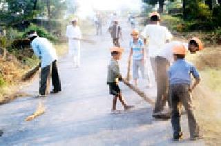 Surely the crusade of Raggaon Ragnavina Dhulivandana has always been | सुरगावच्या रंगाविना धुलिवंदनाची क्रेझ कायमच