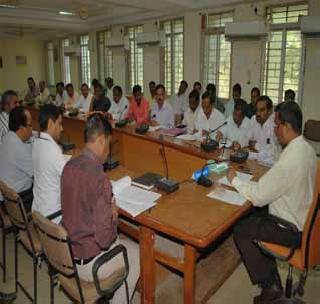 District Collector's review of the annual plan fund expenditure | जिल्हाधिका-यांनी घेतला जिल्हा वार्षिक योजना निधी खर्चाचा आढावा District Collector's review of the annual plan fund expenditure | जिल्हाधिका-यांनी घेतला जिल्हा वार्षिक योजना निधी खर्चाचा आढावा