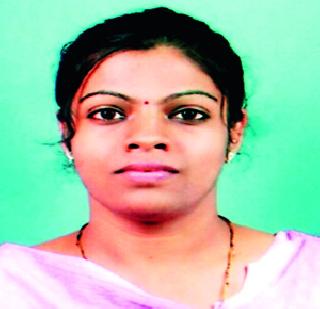 She introduced 'French' sapling for rural students | ग्रामीण विद्यार्थ्यांसाठी तिने लावले ‘फ्रेंच’ रोपटे She introduced 'French' sapling for rural students | ग्रामीण विद्यार्थ्यांसाठी तिने लावले ‘फ्रेंच’ रोपटे