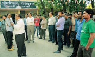 Murderer of mobile shop owner | मोबाईल शॉपी मालकावर खुनी हल्ला