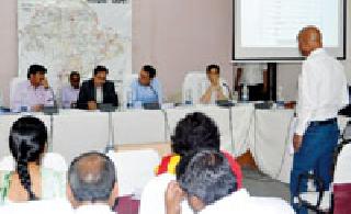 Helping farmers get help | शेतकऱ्यांना मिळणार मदत