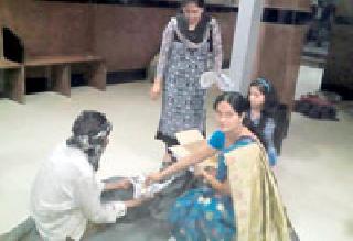 And Holi's Nayveda reached hunger | अन् होळीतील नैवेद्य पोहोचला भुकेल्यांच्या पोटी