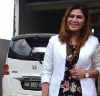 Wife free with his wife, Indonesian freed | घरासोबत पत्नी फ्री, इंडोनेशियाच्या महिलेची भन्नाट जाहिरात Wife free with his wife, Indonesian freed | घरासोबत पत्नी फ्री, इंडोनेशियाच्या महिलेची भन्नाट जाहिरात