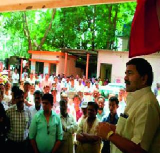 Work-off movement of employees | कर्मचा-यांचे काम बंद आंदोलन