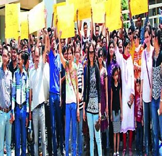 Parents' agitation against the increase of the fees | फीवाढीच्या निषेधार्थ पालकांचे आंदोलन