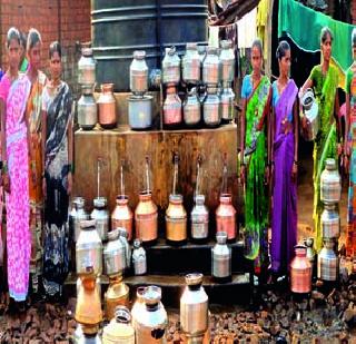 Overcome the water shortage that has been done through the laboratory | मोलमजुरीतून केली पाणीटंचाईवर मात Overcome the water shortage that has been done through the laboratory | मोलमजुरीतून केली पाणीटंचाईवर मात