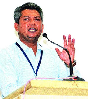 Strong demonstrations in front of the Collector's office | जिल्हाधिकारी कार्यालयासमोर जोरदार निदर्शने