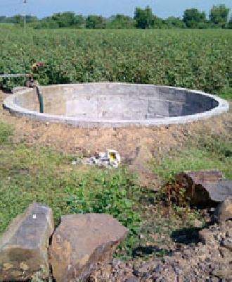 The cemeteries for the assistance of the well | विहिरीच्या अनुदानासाठी पायपीट