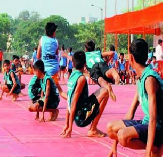 Due to the challenge of the hosts Mumbai suburb | यजमान मुंबई उपनगरचे स्पर्धेतील आव्हान संपुष्टात