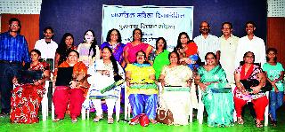 Grooming blind women | गुणवंत अंध महिलांचा सत्कार