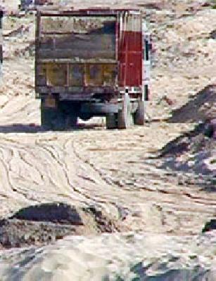 Operation and revenue on sand smugglers also decreased | रेती तस्करांवर कारवाई व महसूलही घटला