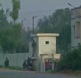 Terrorist attack on police station in Jammu Kashmir, three martyrs | जम्मू काश्मीरमध्ये पोलिस ठाण्यावर दहशतवादी हल्ला, तीन शहीद