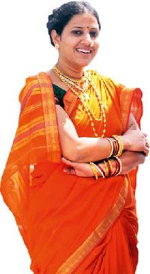 Junkyard peacock thrusts | जरतारीचा मोर खणांचा जोर